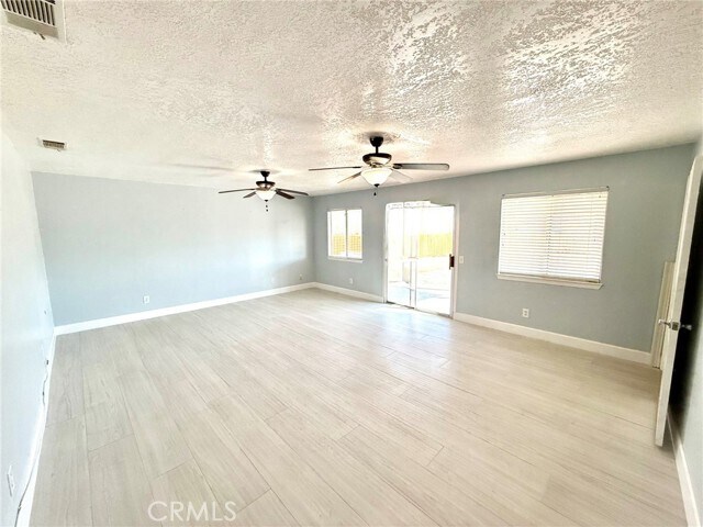 Foto del edificio - 7795 Oakwood Ave
