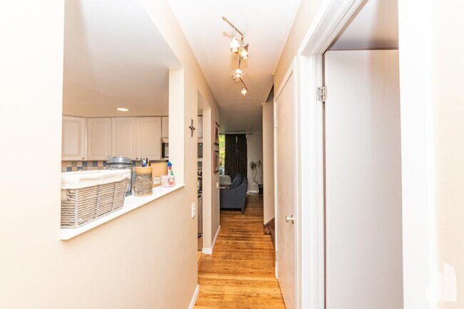 Building Photo - 3 bedroom in Chicago IL 60614