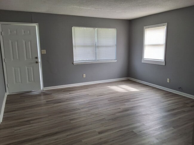 Building Photo - CHARMING 3 BED, 1 BATH HOUSE LOCATED IN ELIZABETHTOWN, KY