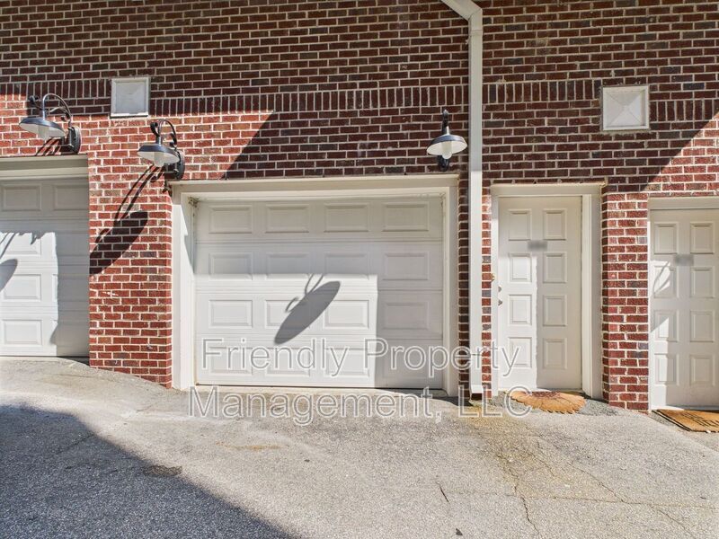 Foto principal - 400 W Rosemary St