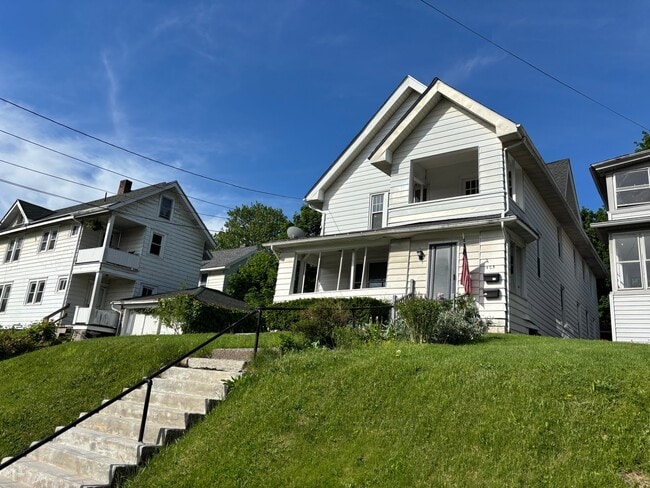 Building Photo - 405 Willis Ave