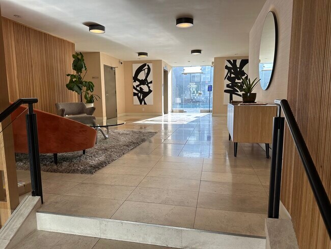 lobby - 1025 N Kings Rd