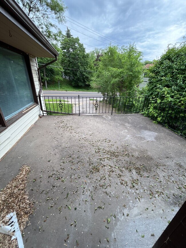 Foto del edificio - Spacious 4 bedroom 1 bathroom single family home