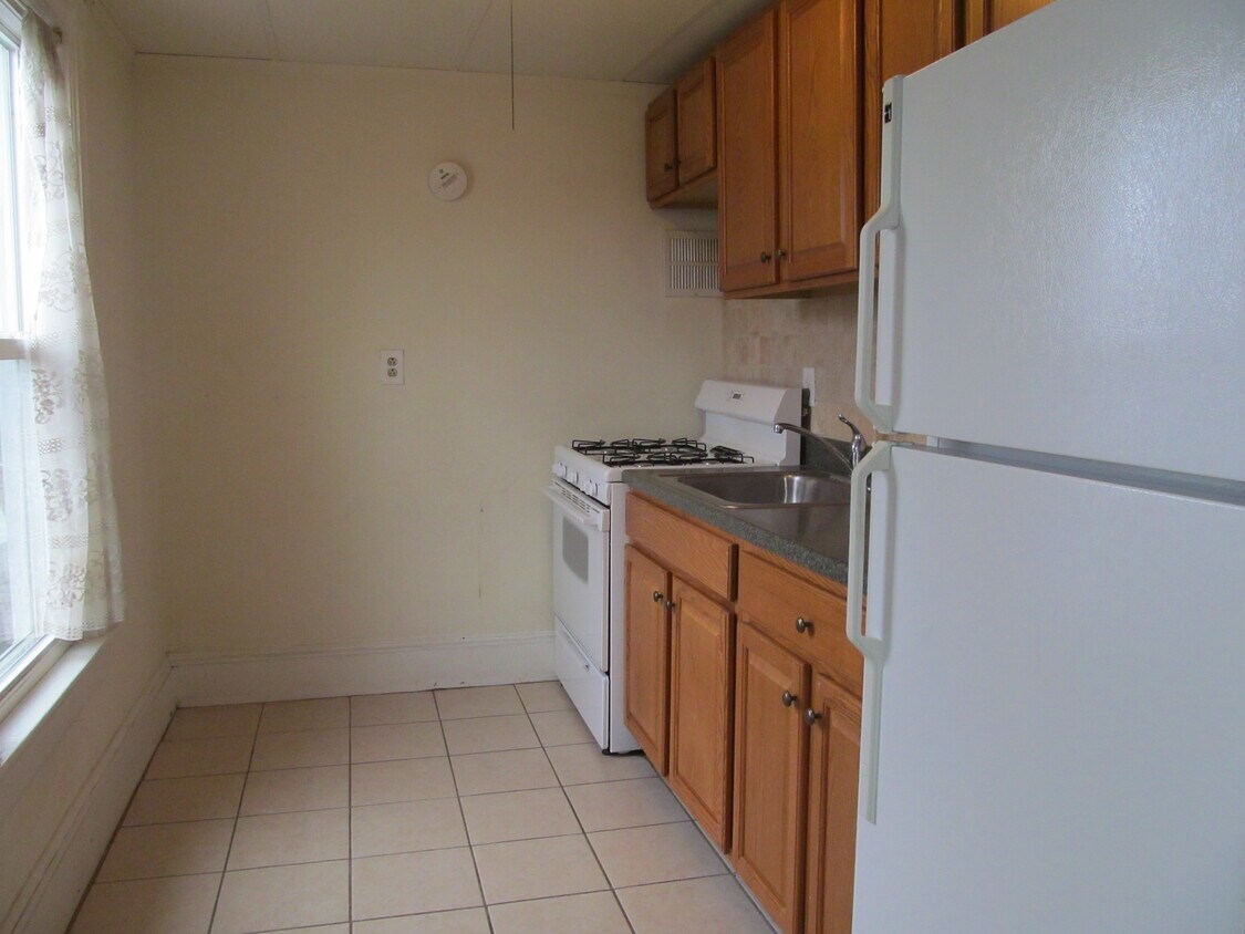 39 Gaston Ave Unit 2nd Floor, Raritan, NJ 08869 Apartments in Raritan