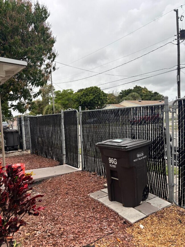 Foto del edificio - 1013 State St