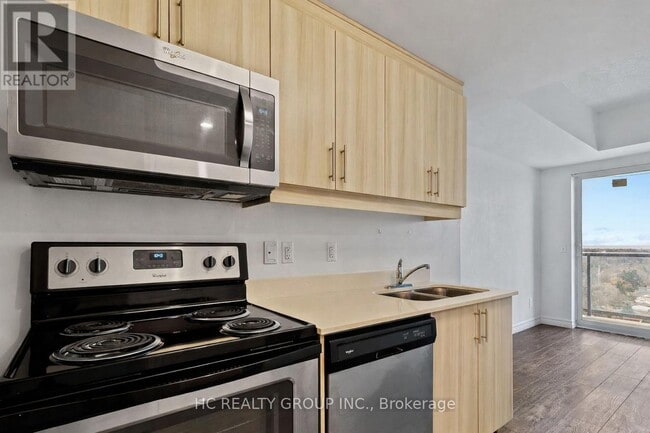 Building Photo - 158 King St N