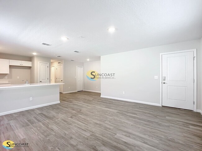 Foto del edificio - 6481 Breezy Oaks Wy