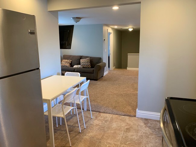 Building Photo - 345 W 3rd St