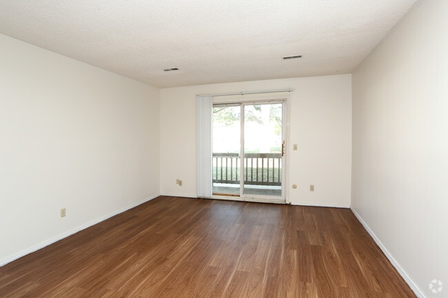 2BR, 1BA - 778SF - Living Room - Southwest Apartments