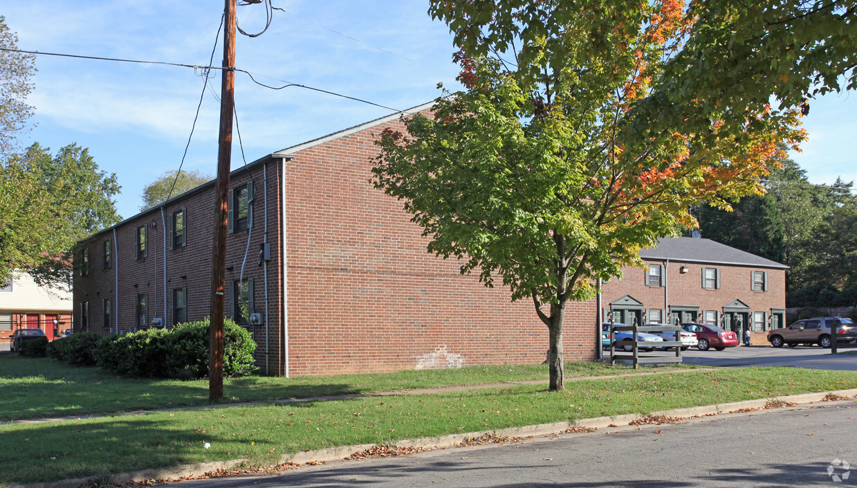 Building Photo - Oxford Square Apartments