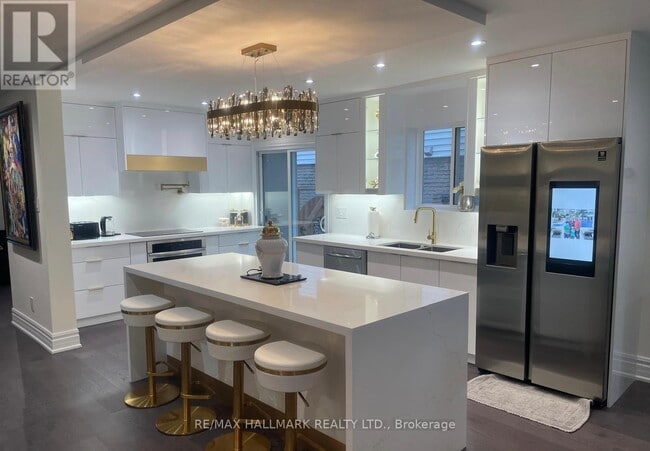 Building Photo - 8 Kings College Rd