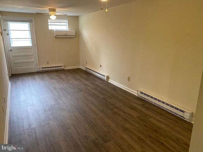 Foto del edificio - 8212 Heather Ln