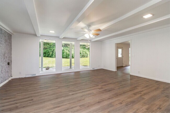 Foto del edificio - Rental Home in Hollister MO 3 bedroom 3 bath home with garage and fenced yard