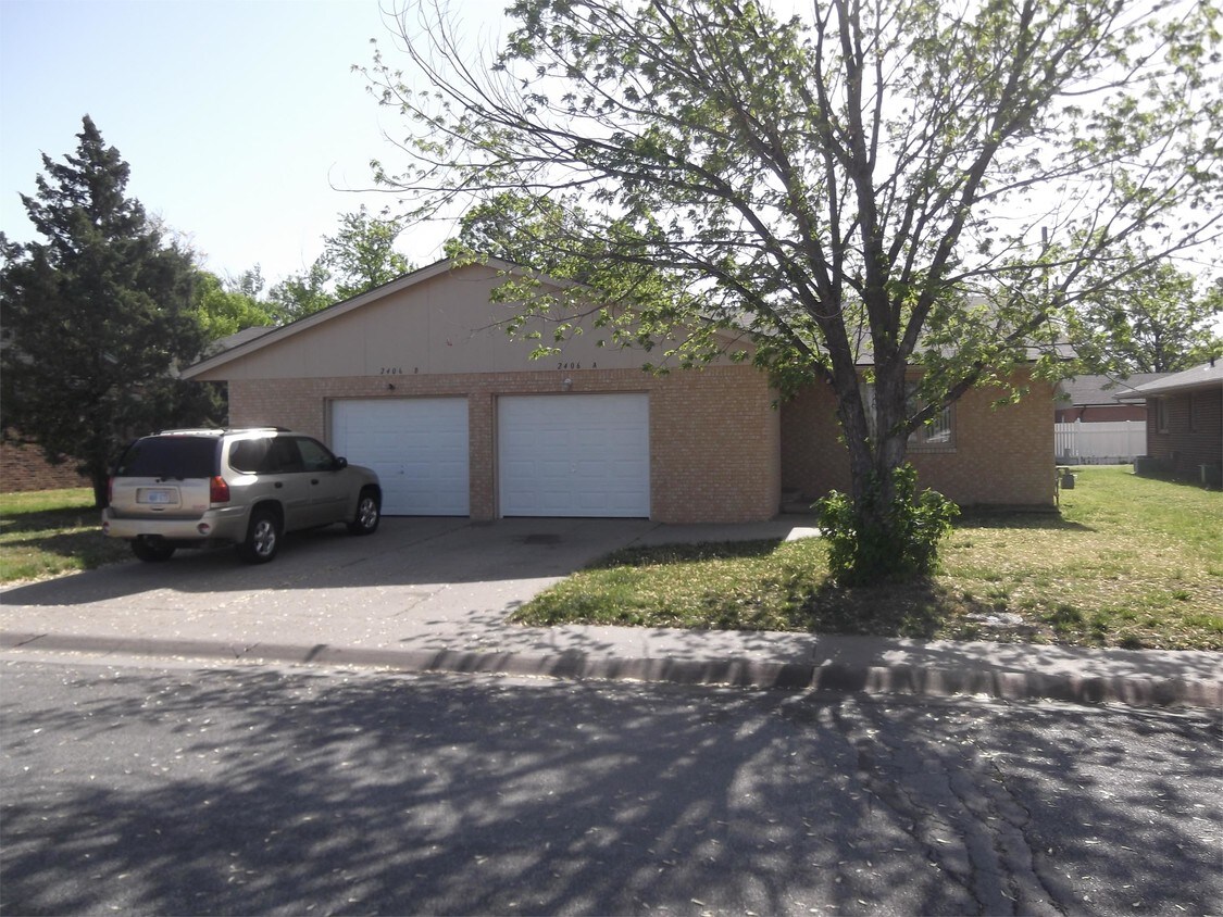 2406 N Severance St, Hutchinson, KS 67502 Townhome Rentals in