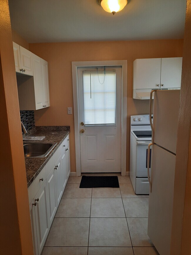 Kitchen - 3108 Crestwood Dr