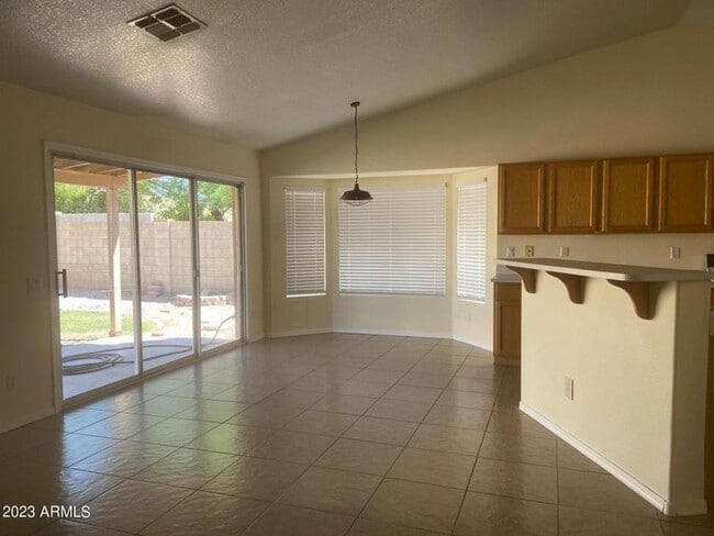 Building Photo - Single family home with no HOA!