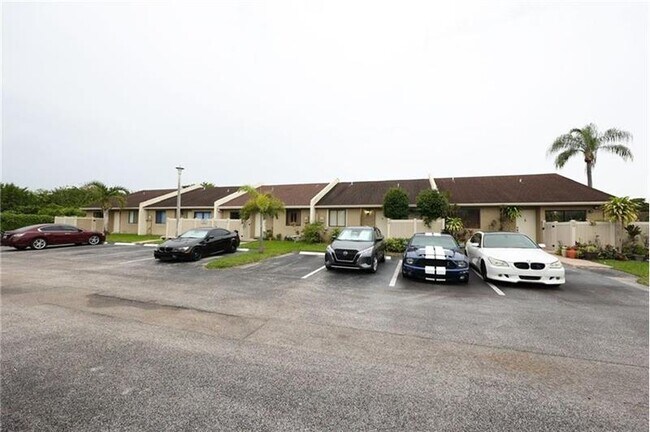 Building Photo - 10127 Boca Bend E