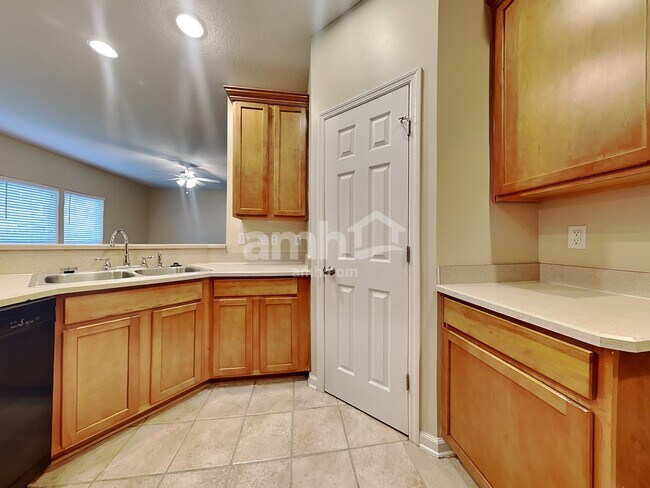Foto del edificio - 9243 Prosperity Lake Dr