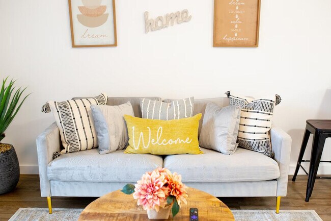 Foto del edificio - 620 S Cedar St