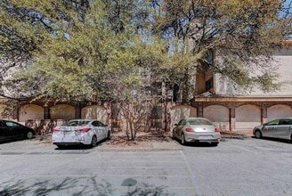 Building Photo - 806 W 24th St