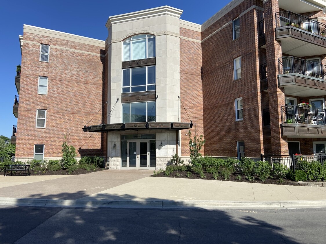 Primary Photo - 111 N Wheaton Ave