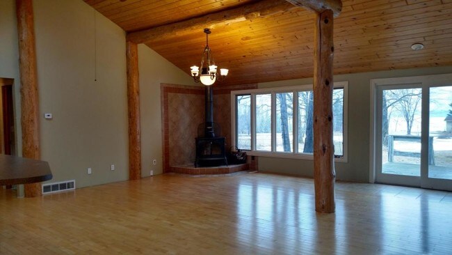 Foto del edificio - 9923 S Gull Lake Rd NE