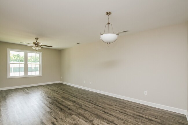 Foto del edificio - 134 Rowan Street S, Granite Quarry, NC