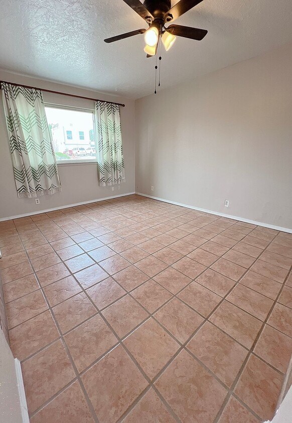 Foto del edificio - 7304 Christy Ave NE