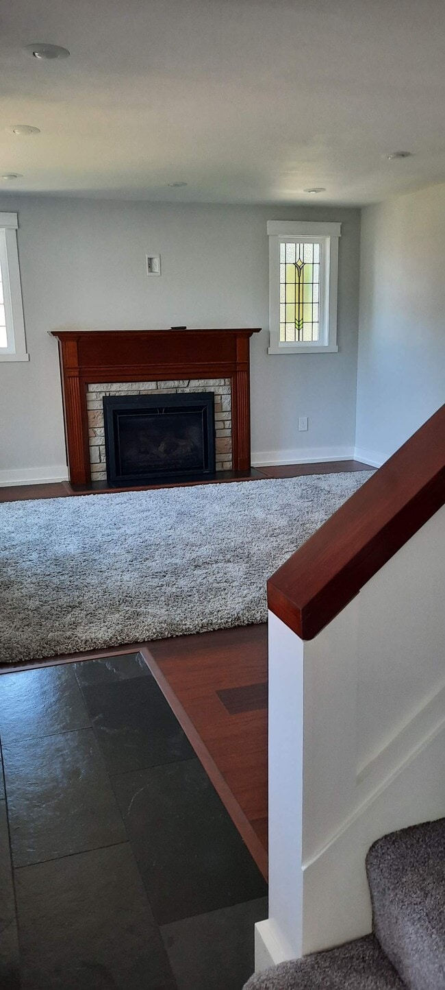 Entry - 163 Summit Ave