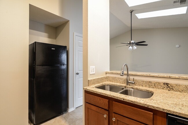 Building Photo - 10935 Livingston Dr