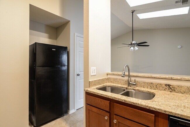 Foto del edificio - 10935 Livingston Dr