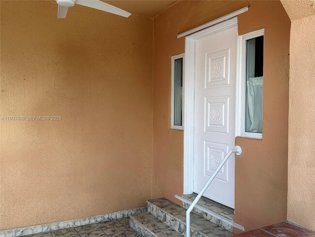 Foto del edificio - 431 Tamiami Blvd