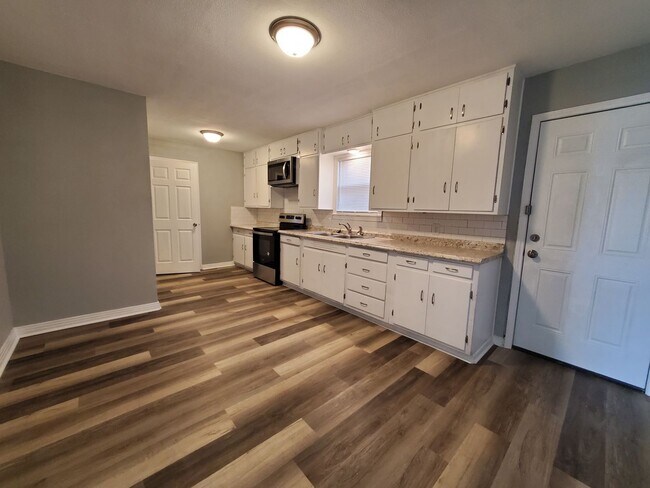 Foto del edificio - Beautiful 3 bedroom 1 bath home AVAILABLE NOW!