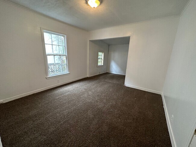 Building Photo - Remodeled 2 Bedroom Home