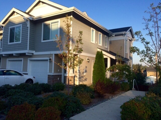 Primary Photo - Updated Top Floor Unit in Dunhill Terrace ...