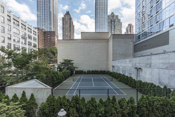 Foto del edificio - 229 West 60th Street