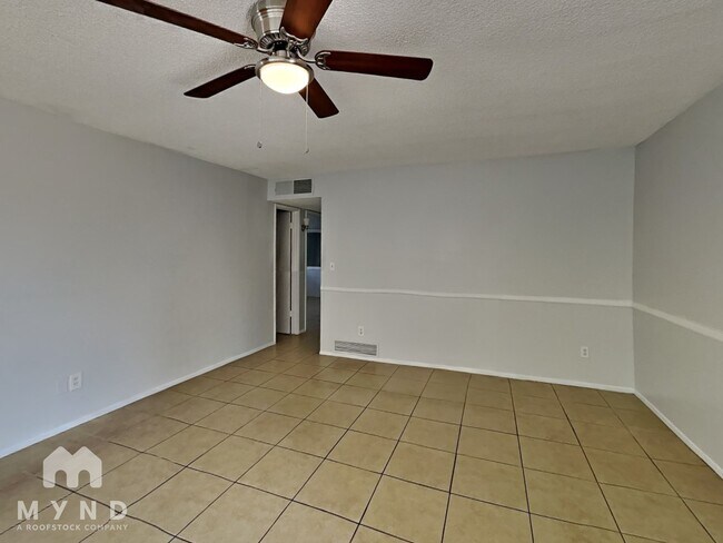 Foto del edificio - 903 E 5th St