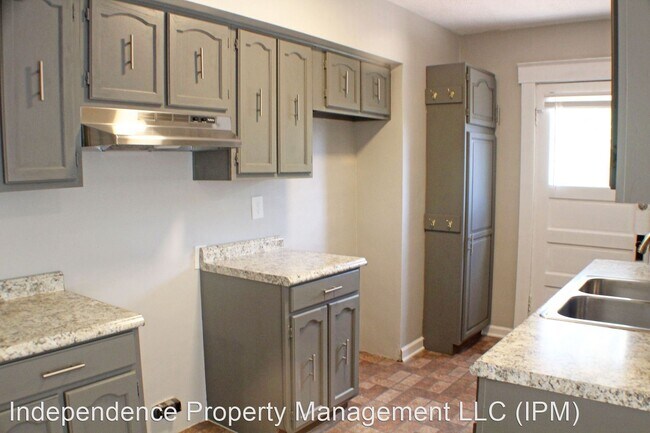 Foto del edificio - 3 br, 1 bath House - 2720 Dwight Avenue
