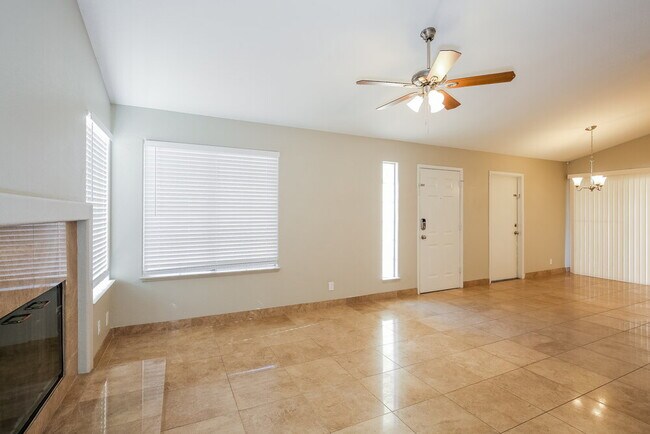 Building Photo - 3424 Edgehill Way