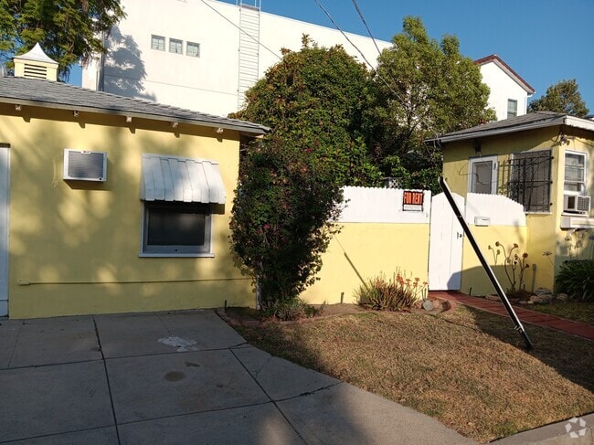 Building Photo - 10657 Woodbridge St