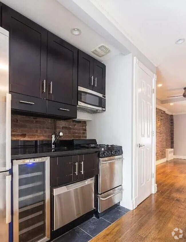 West Village 2 Bedroom Apartments under 6,500 with Washer & Dryer
