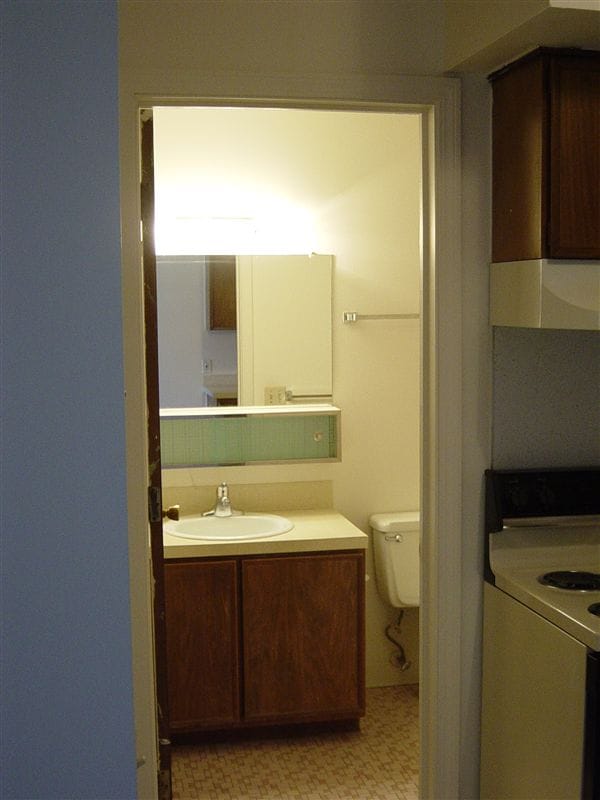 Building Photo - 2 br, 1 bath Apartment - 525 Seymour