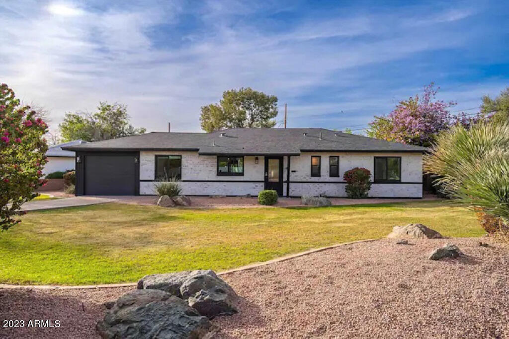 Foto principal - 3028 E Coolidge St