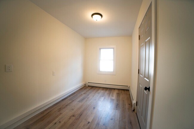 Building Photo - 206 48th St