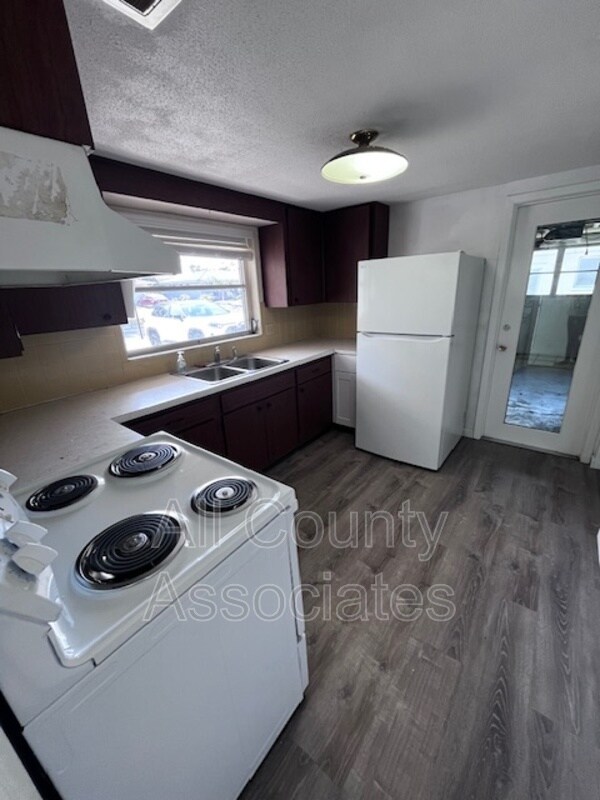 Foto del edificio - 10321 Willow Dr