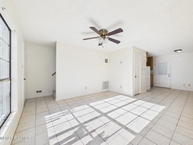 Foto del edificio - 112 Country Ln