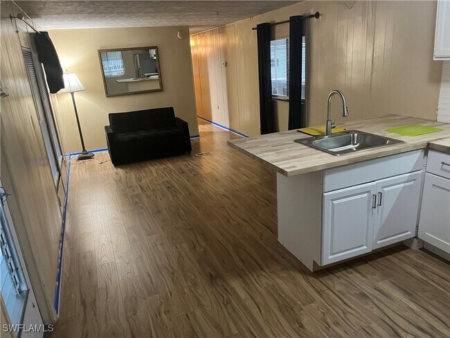 Foto del edificio - 2035-2035 Seagrape Ct