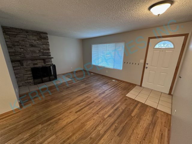 Building Photo - Spacious 4-Bedroom Gem with 2,320 Sq Ft of...