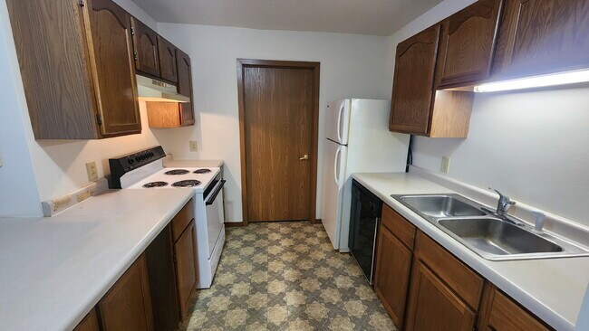 Foto del edificio - 2 Bedroom, 1.5 Bathroom Spacious End Unit with Garage and Central Air - Available May 1st