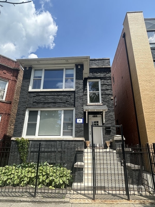 Primary Photo - 6615 S Ingleside Ave